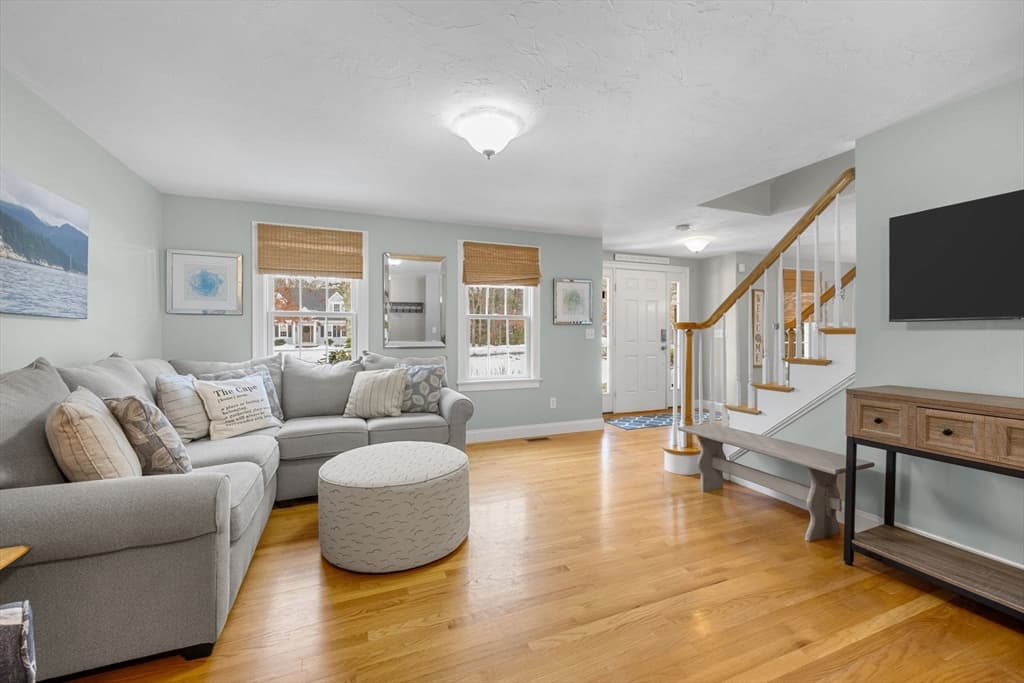 Single Family Residence at 1 Anthonys Way, Mashpee MA 02649, photo 4 of 42