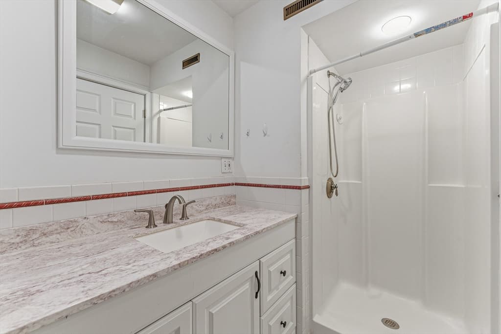 Single Family Residence at 485 East Third Street, Boston MA 02127, photo 6 of 23