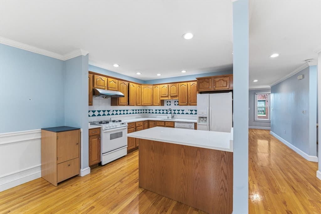 Single Family Residence at 485 East Third Street, Boston MA 02127, photo 7 of 23