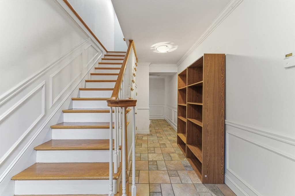 Single Family Residence at 485 East Third Street, Boston MA 02127, photo 3 of 23