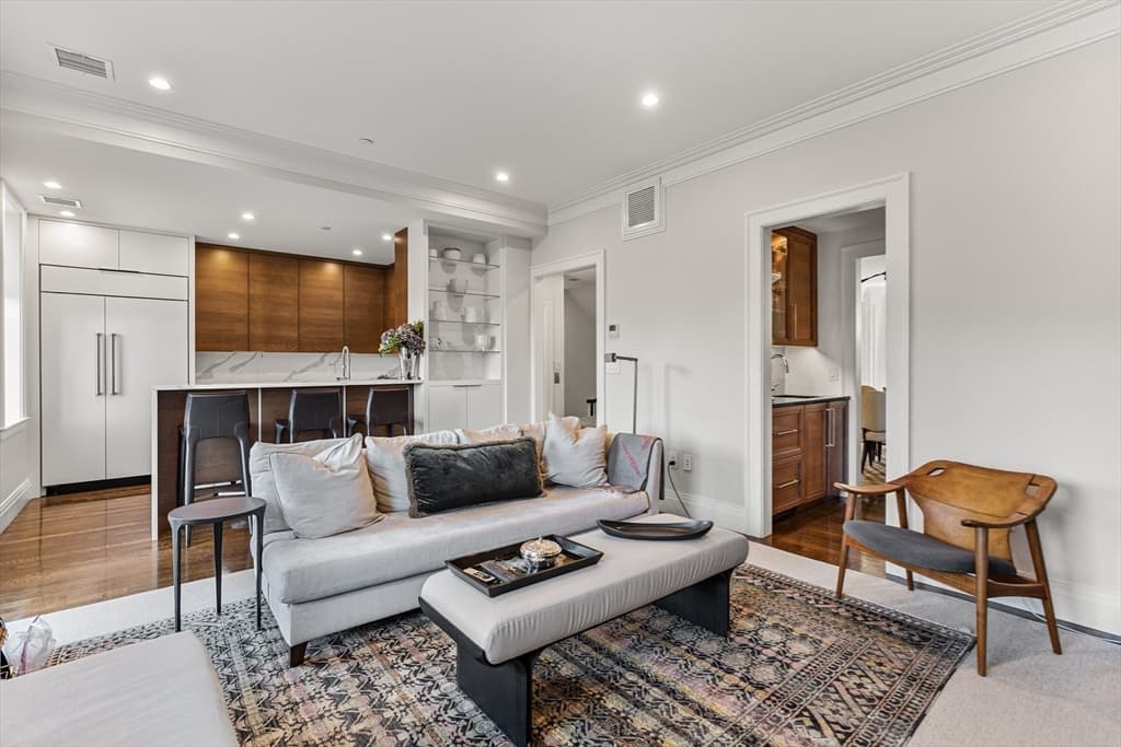 Condominium at 4 Joy St PH, Boston MA 02108, photo 13 of 34