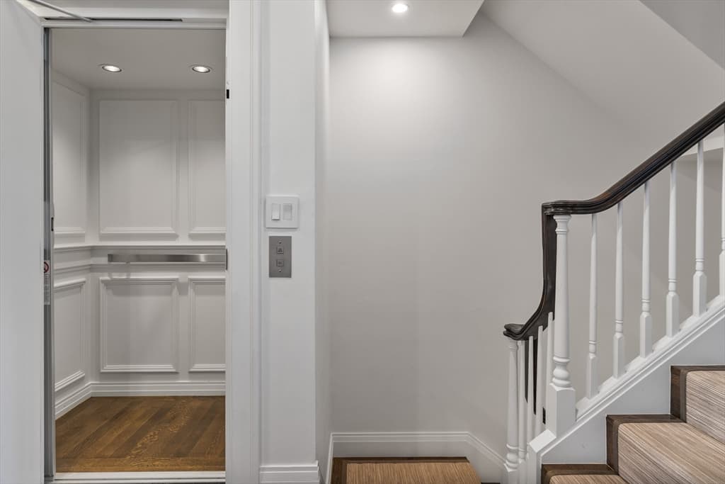 Condominium at 4 Joy St PH, Boston MA 02108, photo 17 of 34