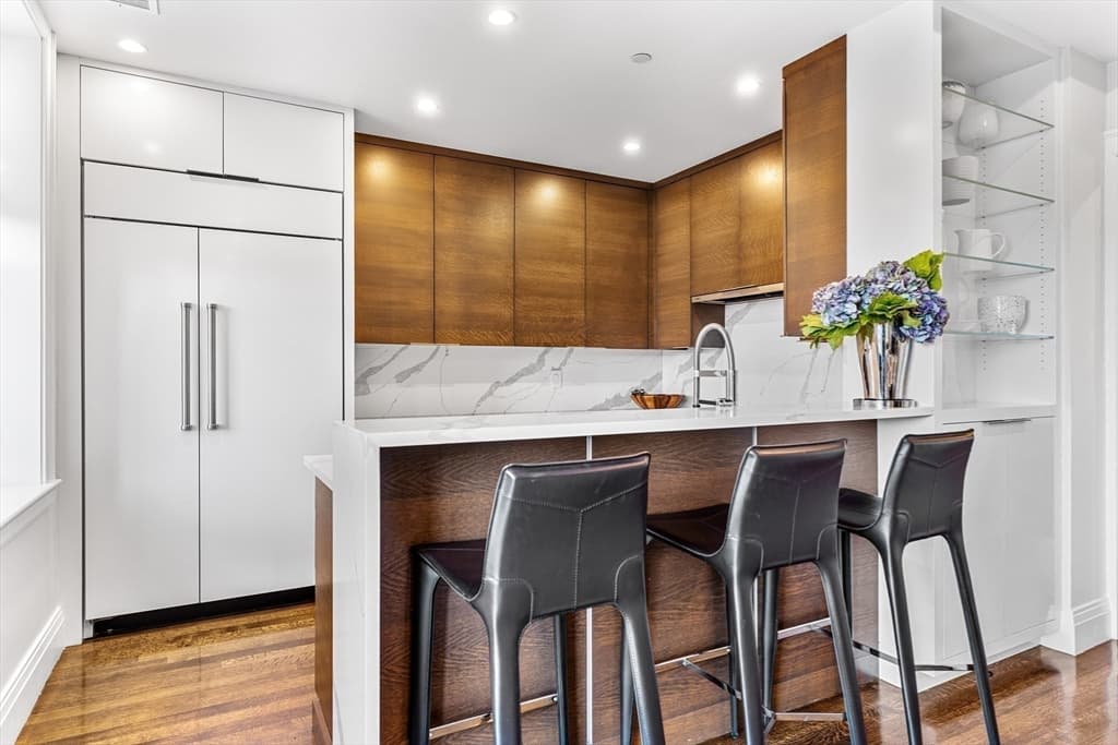 Condominium at 4 Joy St PH, Boston MA 02108, photo 12 of 34