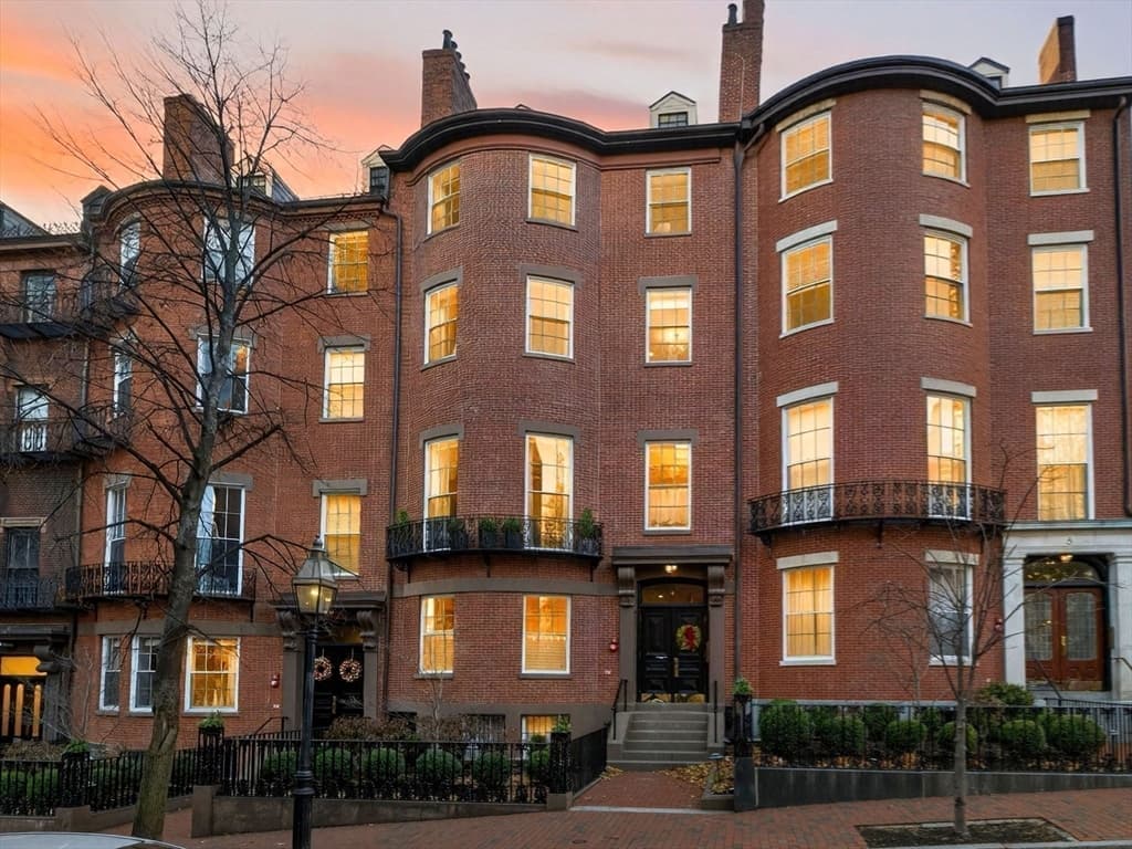 Condominium at 4 Joy St PH, Boston MA 02108, photo 32 of 34