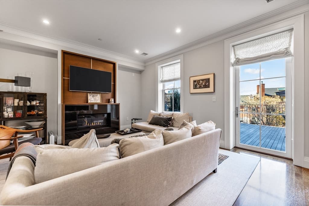 Condominium at 4 Joy St PH, Boston MA 02108, photo 5 of 34