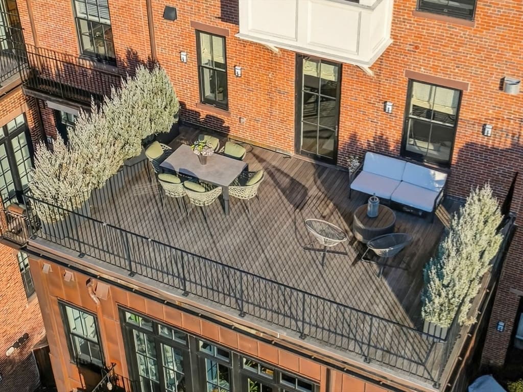 Condominium at 4 Joy St PH, Boston MA 02108, photo 9 of 34
