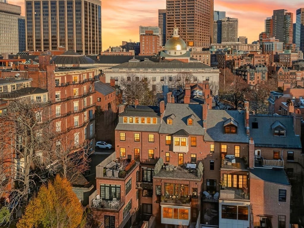 Condominium at 4 Joy St PH, Boston MA 02108, photo 10 of 34