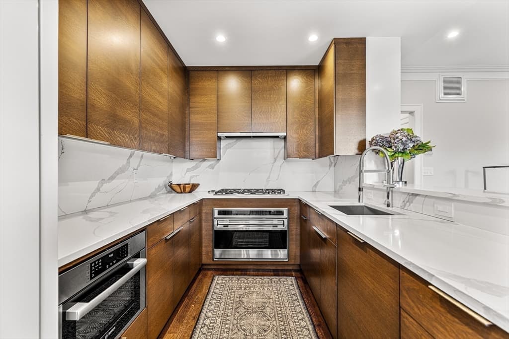 Condominium at 4 Joy St PH, Boston MA 02108, photo 11 of 34