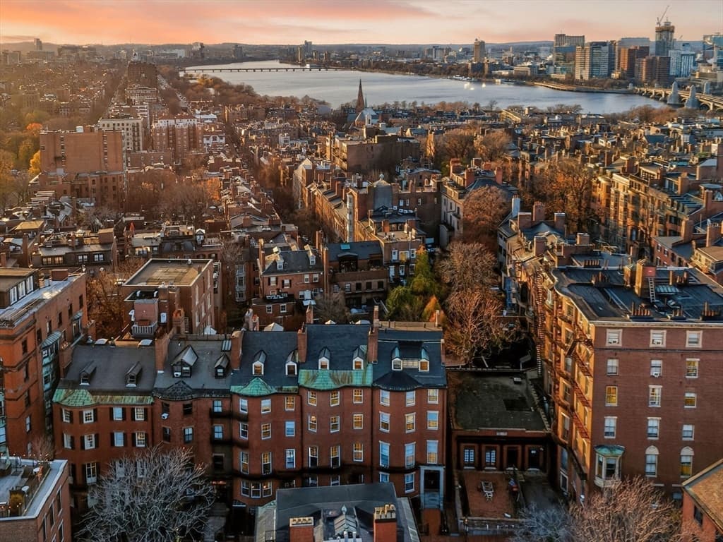 Condominium at 4 Joy St PH, Boston MA 02108, photo 8 of 34