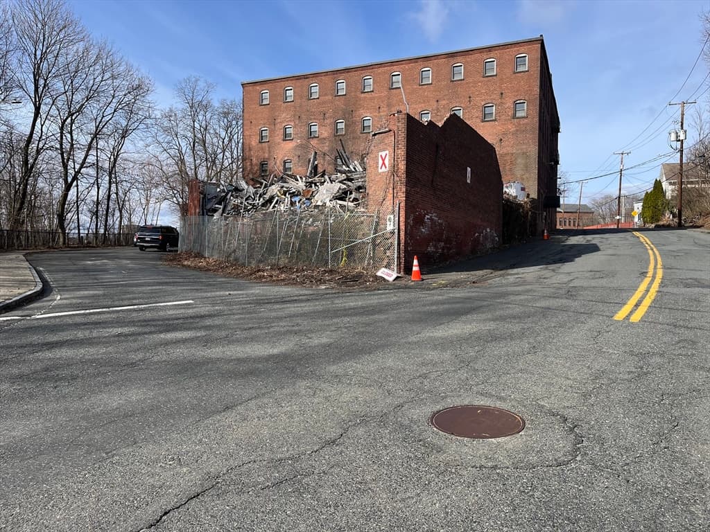 1 W Main St, South Hadley MA 01075