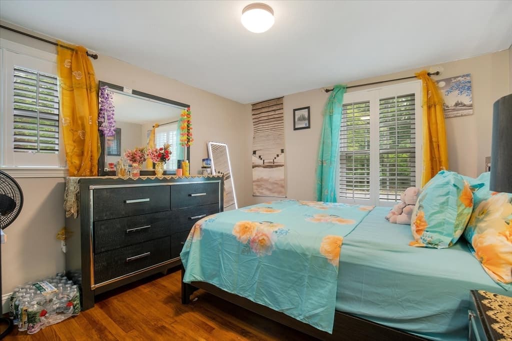 Single Family Residence at 1309 Shootflying Hill Rd, Barnstable MA 02632, photo 3 of 31