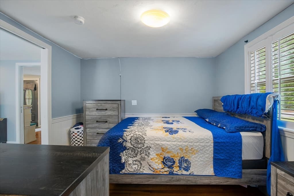 Single Family Residence at 1309 Shootflying Hill Rd, Barnstable MA 02632, photo 5 of 31