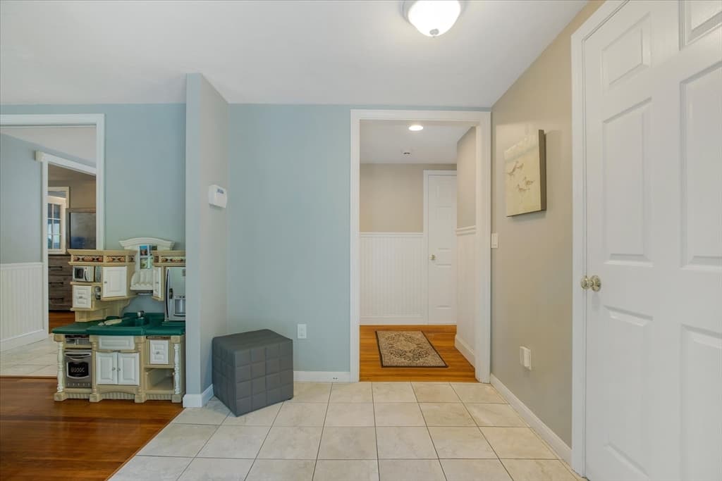 Single Family Residence at 1309 Shootflying Hill Rd, Barnstable MA 02632, photo 20 of 31
