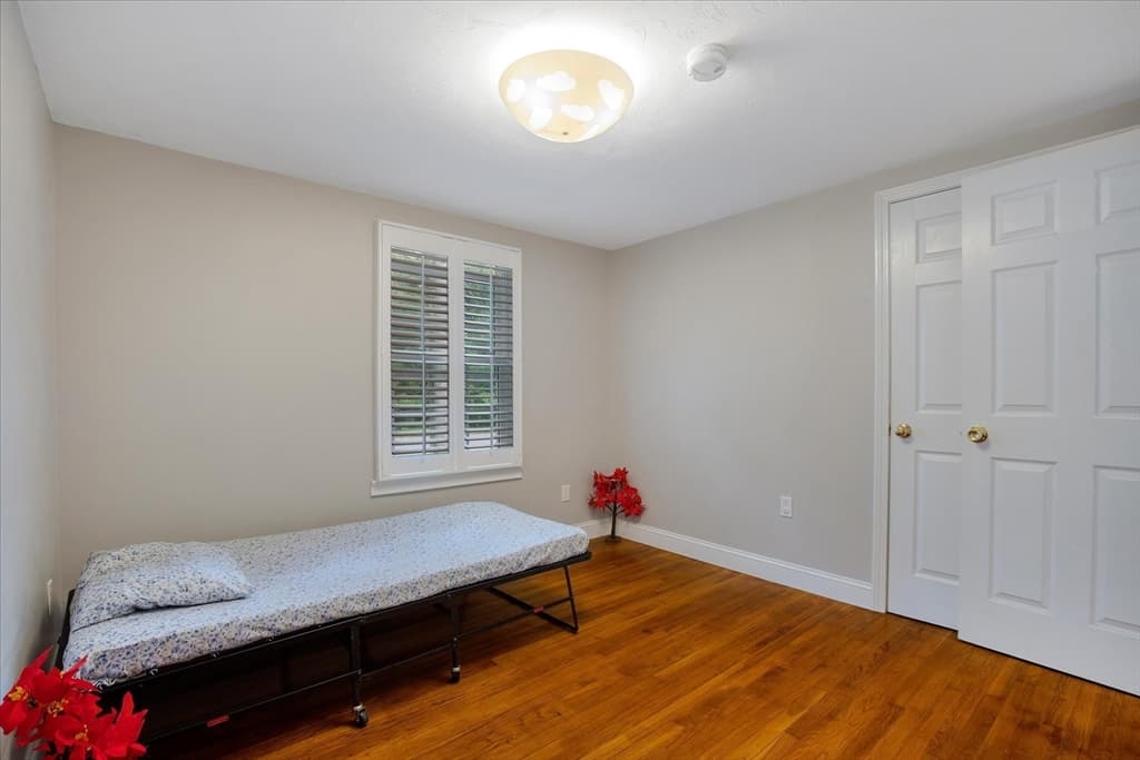 Single Family Residence at 1309 Shootflying Hill Rd, Barnstable MA 02632, photo 9 of 31