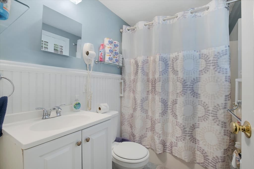Single Family Residence at 1309 Shootflying Hill Rd, Barnstable MA 02632, photo 10 of 31