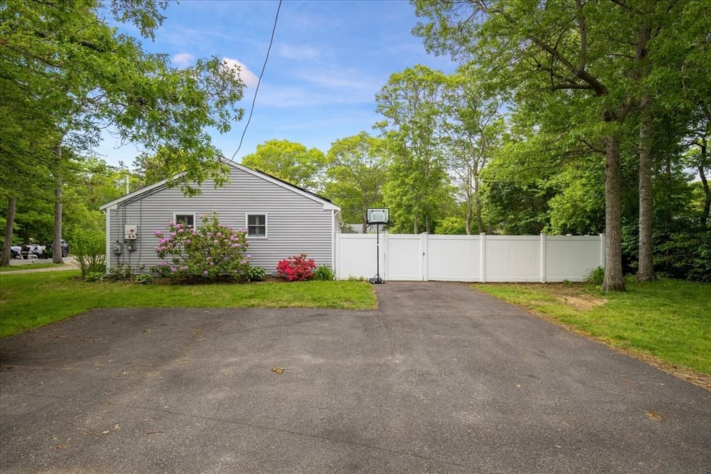 Single Family Residence at 1309 Shootflying Hill Rd, Barnstable MA 02632, photo 29 of 31