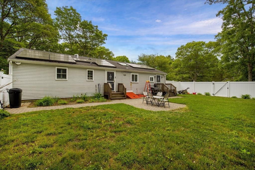 Single Family Residence at 1309 Shootflying Hill Rd, Barnstable MA 02632, photo 4 of 31