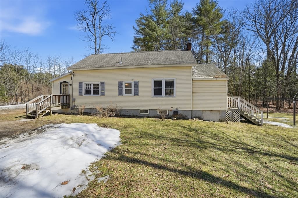 5 Torrey St, Easthampton MA 01027 photo 2
