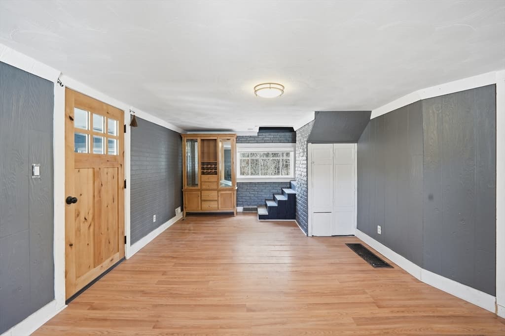 5 Torrey St, Easthampton MA 01027 photo 6