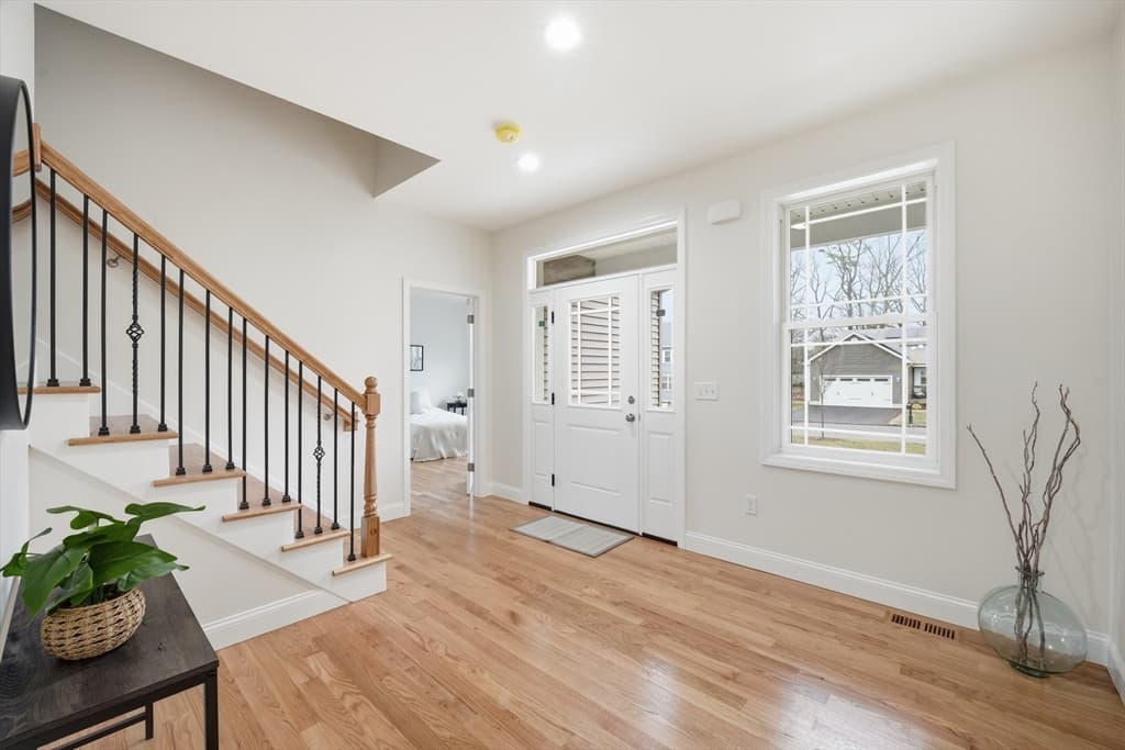 Single Family Residence at 110 Crystal Brook Drive, Springfield MA 01118, Springfield, photo 6 of 40
