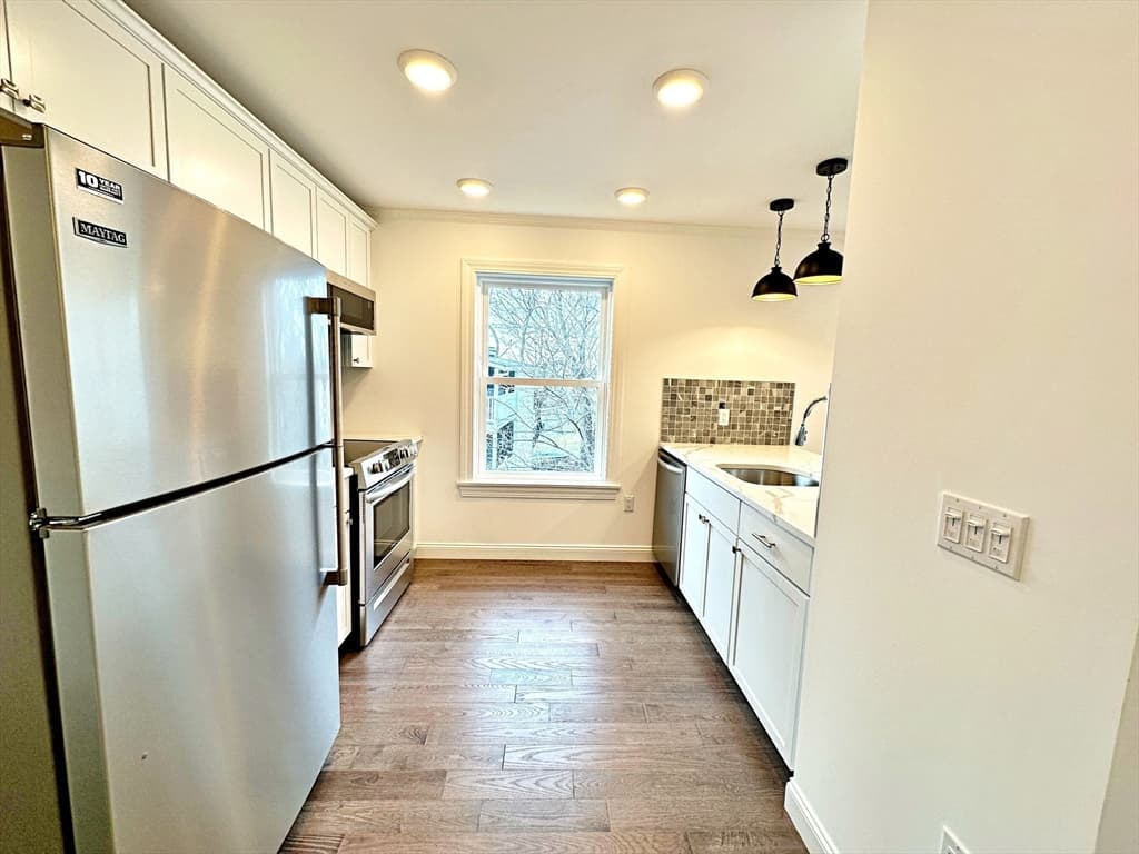 Condominium at 109 Boardman St # 6, Boston MA 02128, Boston, photo 9 of 25