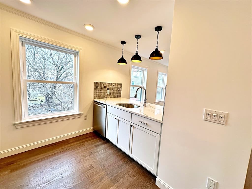 Condominium at 109 Boardman St # 6, Boston MA 02128, Boston, photo 10 of 25