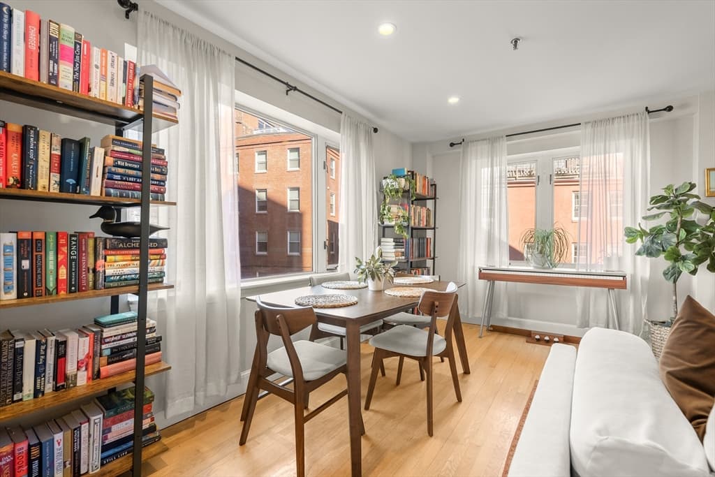 Condominium at 350 North St # 200, Boston MA 02113, photo 6 of 22