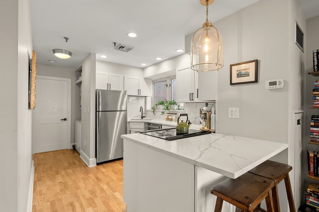 Condominium at 350 North St # 200, Boston MA 02113, photo 7 of 22