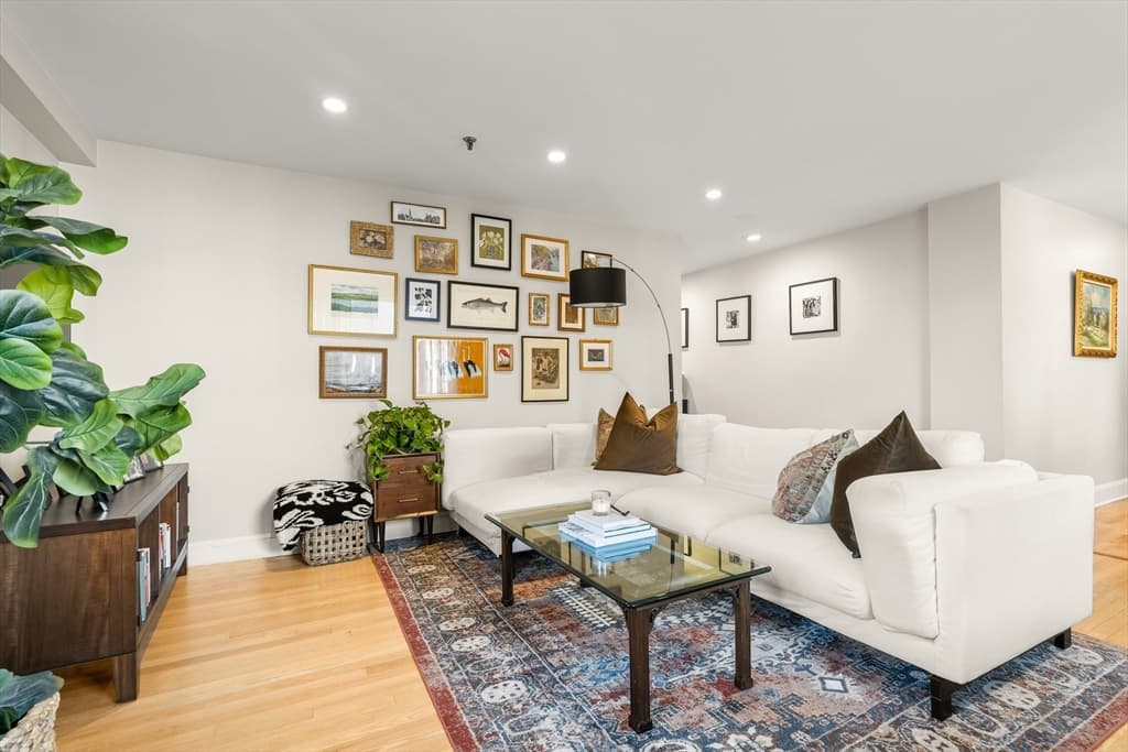 Condominium at 350 North St # 200, Boston MA 02113, photo 3 of 22