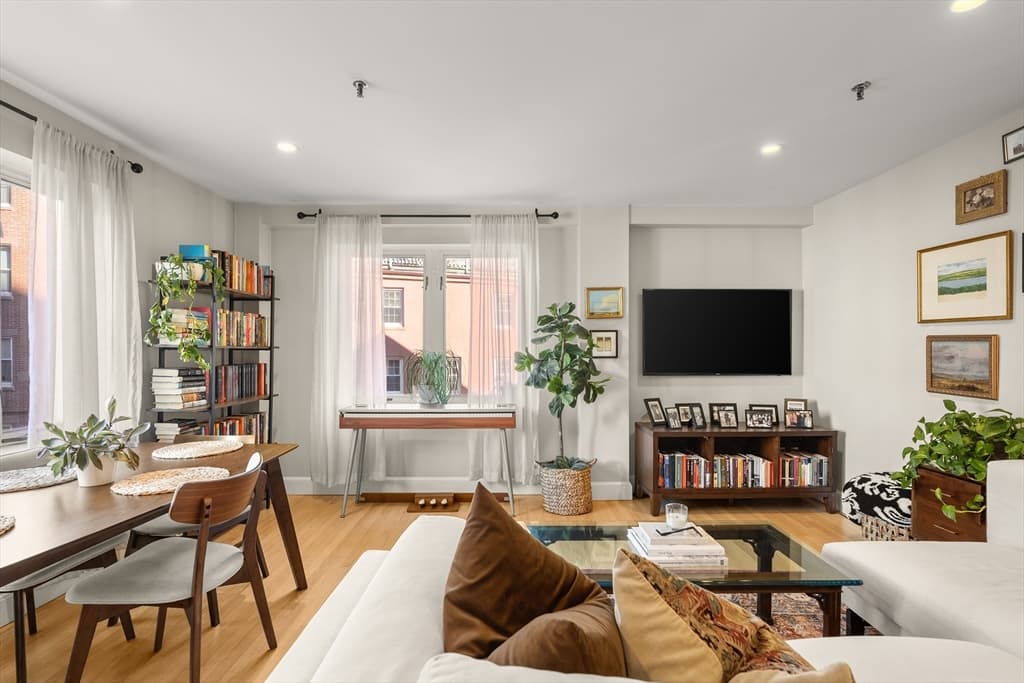Condominium at 350 North St # 200, Boston MA 02113, photo 5 of 22
