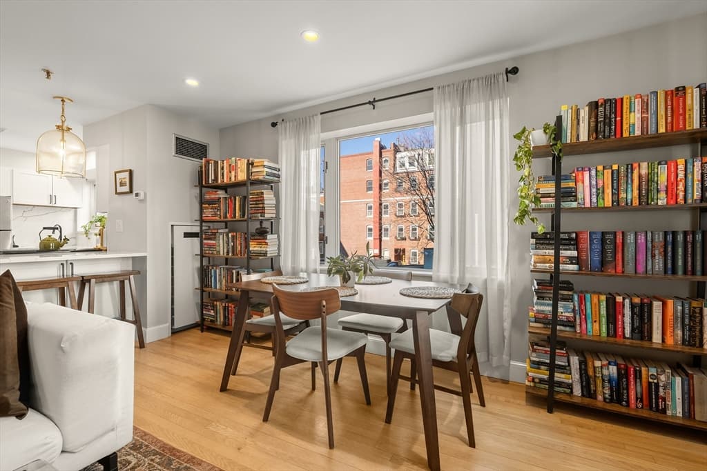 Condominium at 350 North St # 200, Boston MA 02113, photo 4 of 22