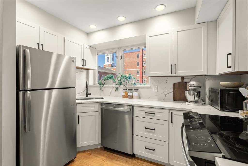Condominium at 350 North St # 200, Boston MA 02113, photo 8 of 22