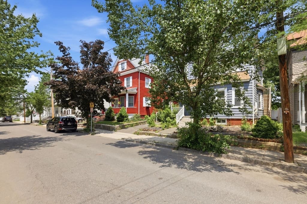 15 Waverly Ave, Everett MA 02149 photo 2