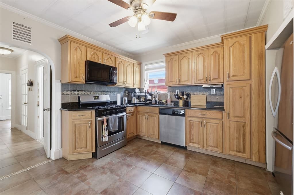 15 Waverly Ave, Everett MA 02149 photo 16