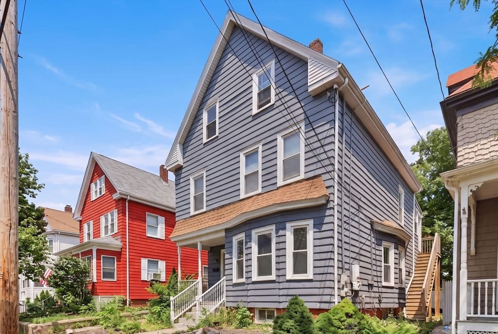 15 Waverly Ave, Everett MA 02149