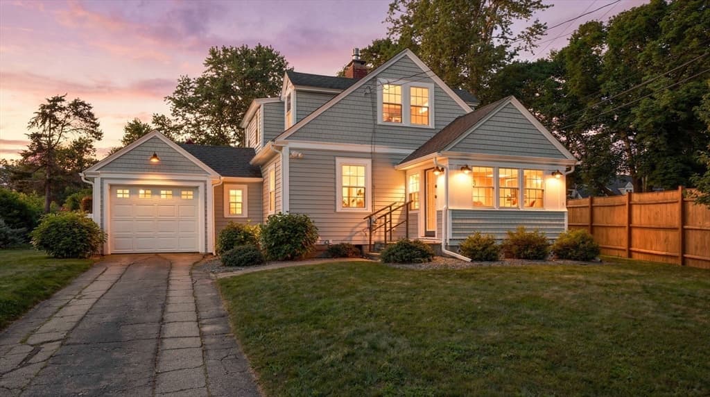 182 Woods Hole Rd, Falmouth MA 02540