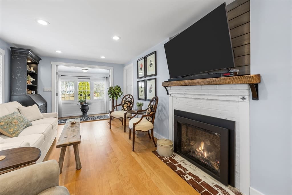 Single Family Residence at 182 Woods Hole Rd, Falmouth MA 02540, Falmouth, photo 9 of 42