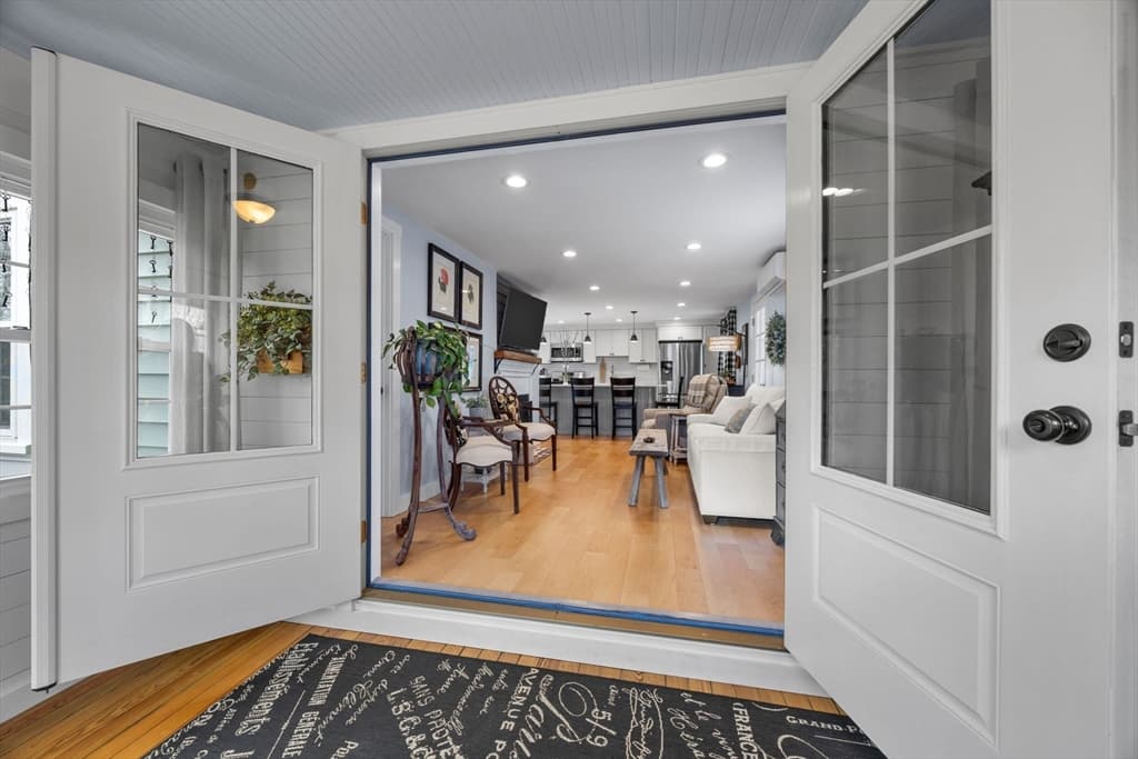 Single Family Residence at 182 Woods Hole Rd, Falmouth MA 02540, Falmouth, photo 4 of 42