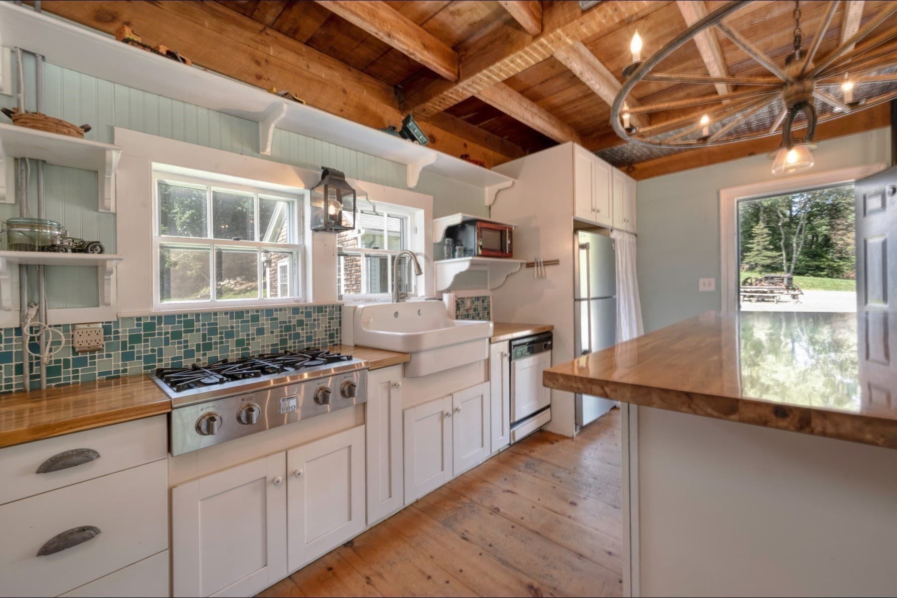 Single Family Residence at 316 Summer St, Marshfield MA 02050, photo 5 of 42
