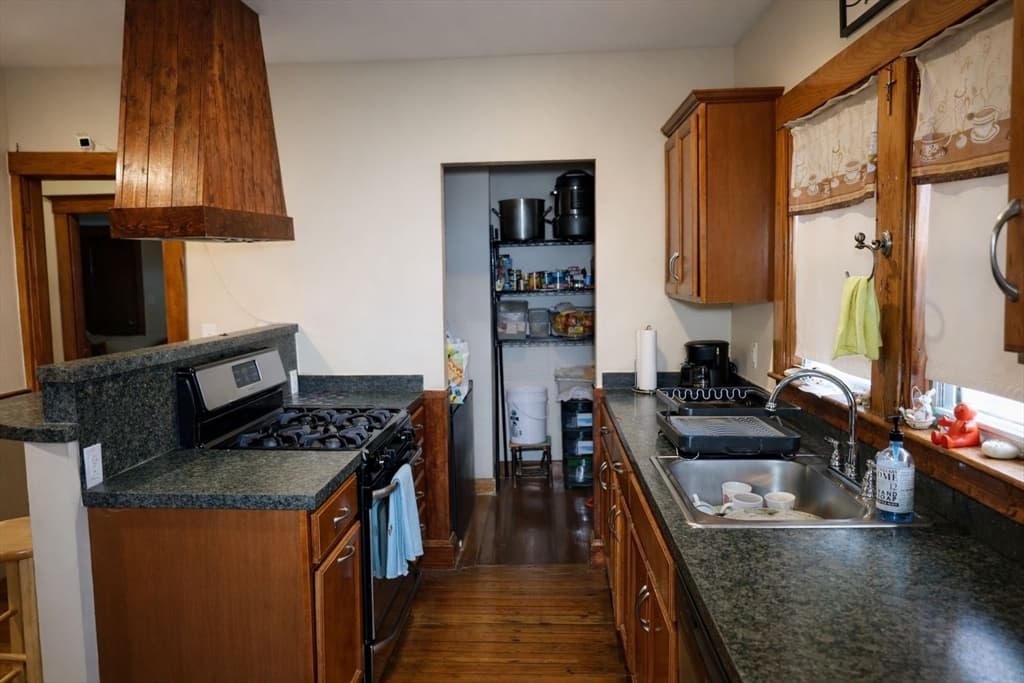 73 Bonair St, Somerville MA 02145 photo 5