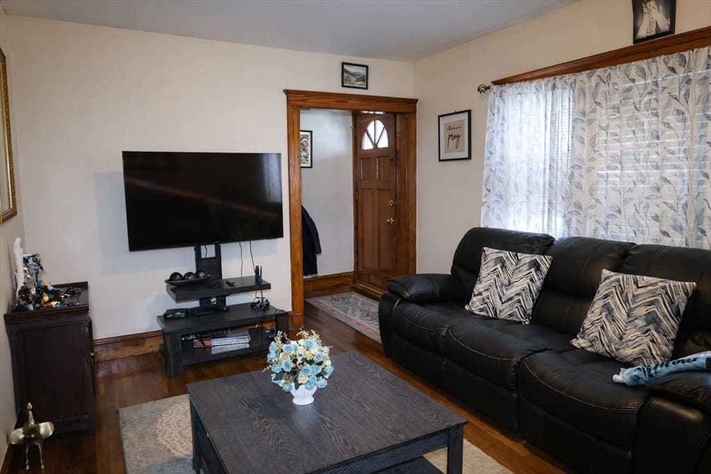 73 Bonair St, Somerville MA 02145 photo 4