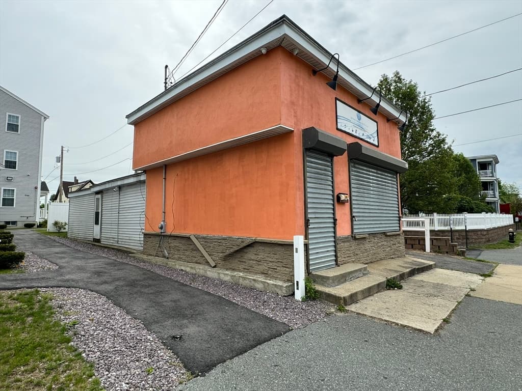 948 Warren Ave, Brockton MA 02301 photo 3