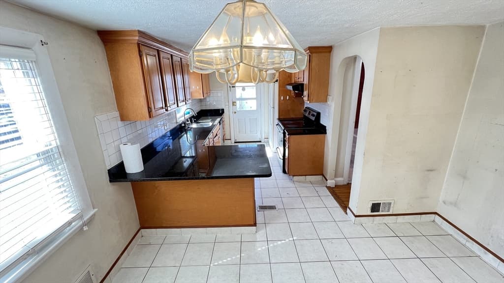 Single Family Residence at 2 Carpenter Rd, Lynnfield MA 01940, photo 6 of 20