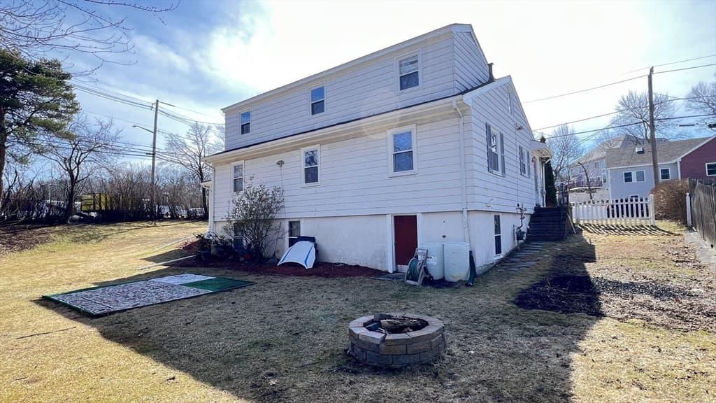 Single Family Residence at 2 Carpenter Rd, Lynnfield MA 01940, photo 3 of 20