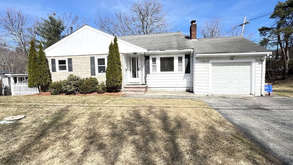 2 Carpenter Rd, Lynnfield MA 01940