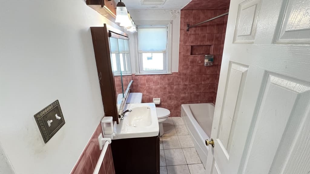 Single Family Residence at 2 Carpenter Rd, Lynnfield MA 01940, photo 9 of 20