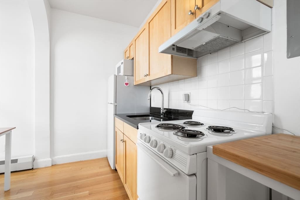 Condominium at 483 Beacon St, Boston MA 02115, photo 13 of 18