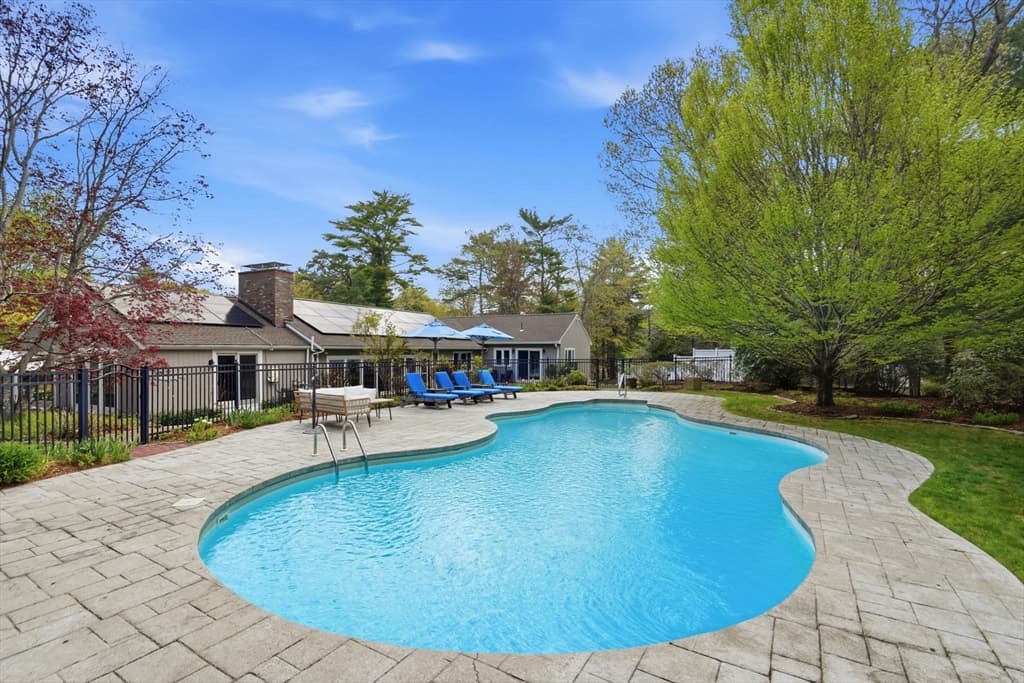 180 Chestnut St, Duxbury MA 02332