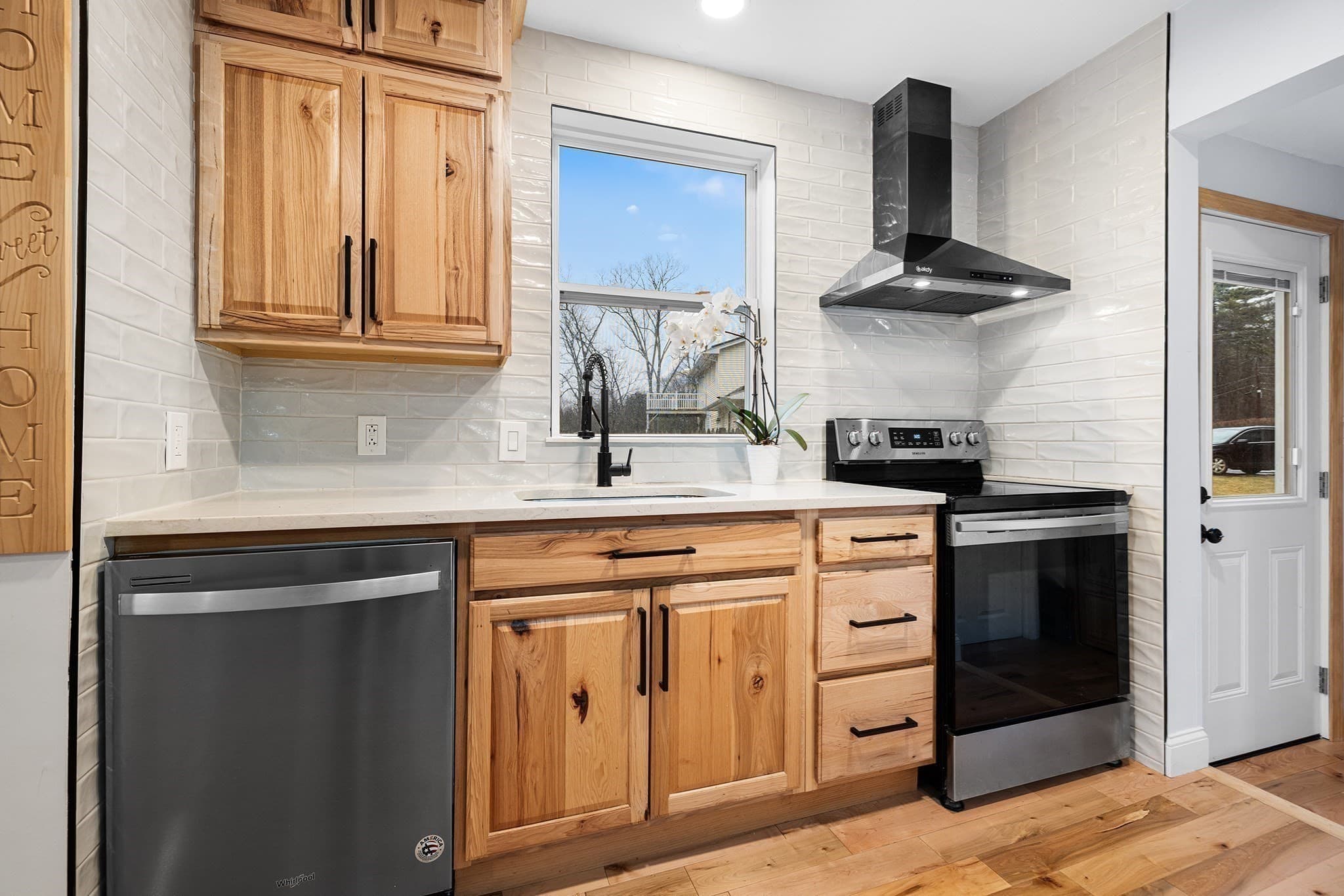 Single Family Residence at 104 Sw Cutoff, Northborough MA 01532, photo 7 of 33