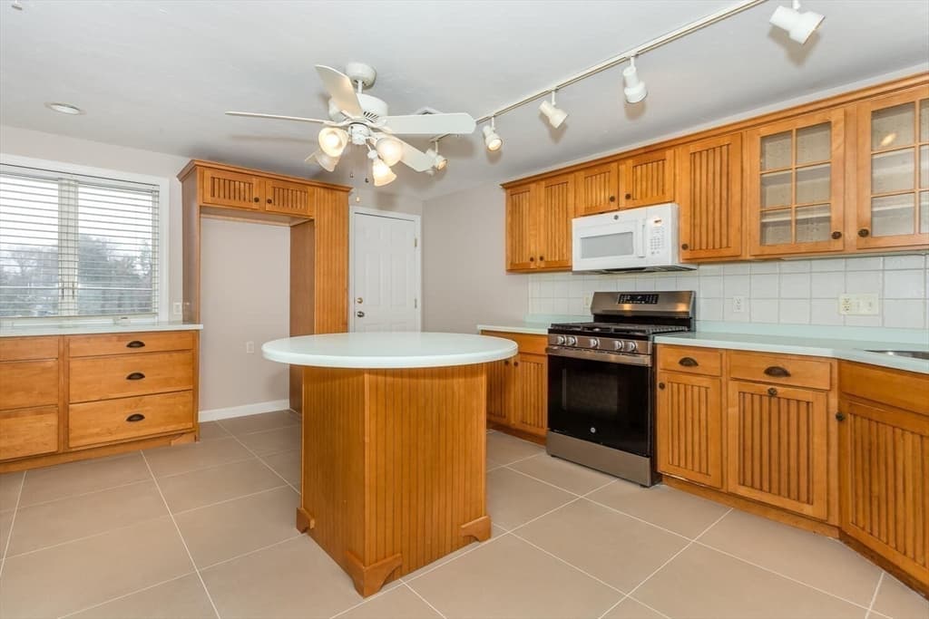 Condominium at 4 Highland Terrace # 415, Plymouth MA 02360, Plymouth, photo 5 of 29